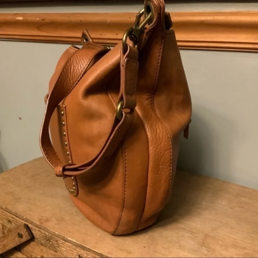 Happy and free leather shoulder purse
